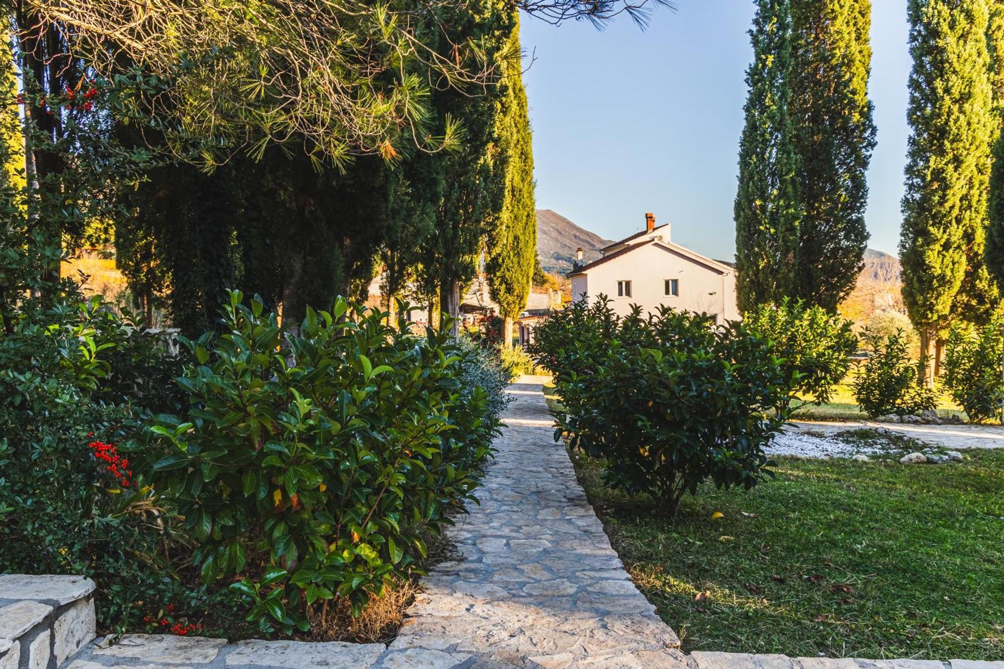 Country House Uros In Nature With Pool Lovorno Экстерьер фото
